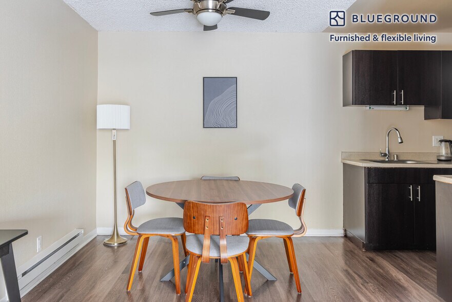 Building Photo - 788 Edgewater Blvd