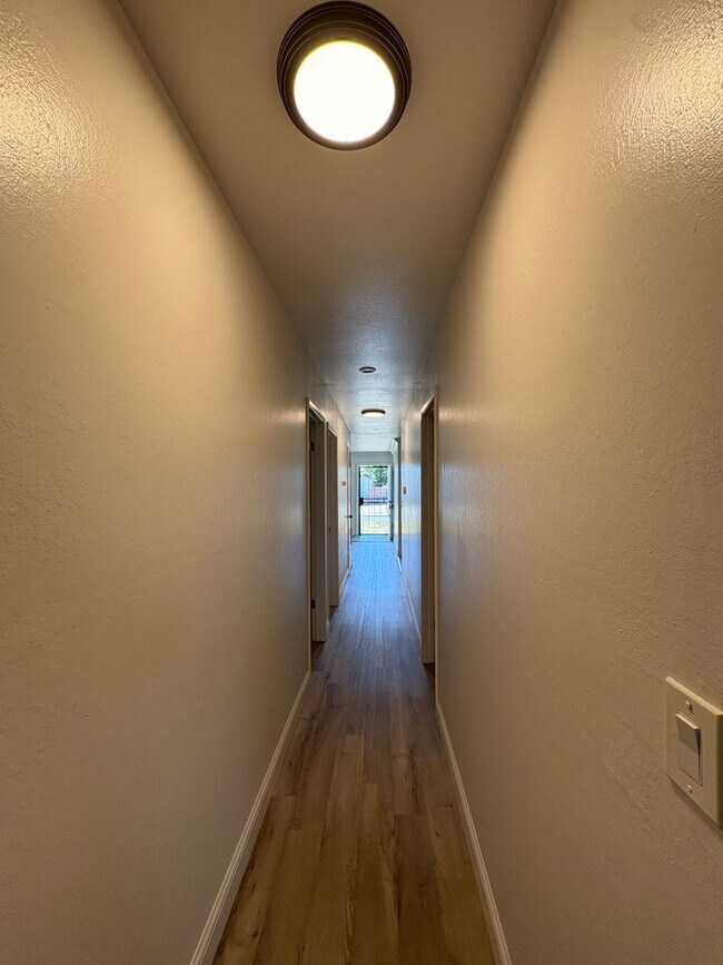Building Photo - 254 De Soto Dr