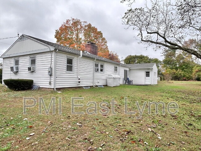 Building Photo - 22 Whitewood St