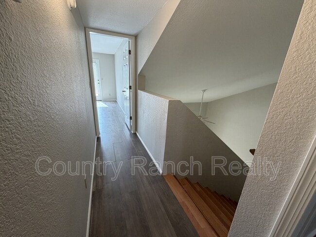 Building Photo - 2899 Country Club Dr