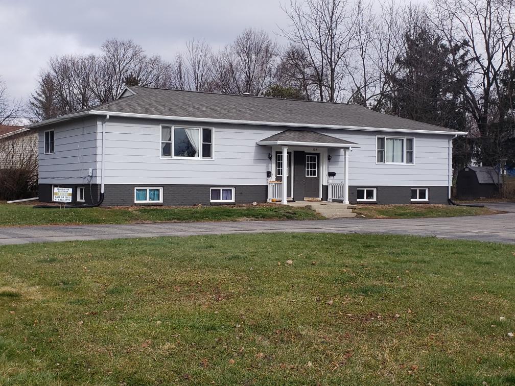 2bd 1bath - 4bd 2bath Duplexes - 551 S Clark St