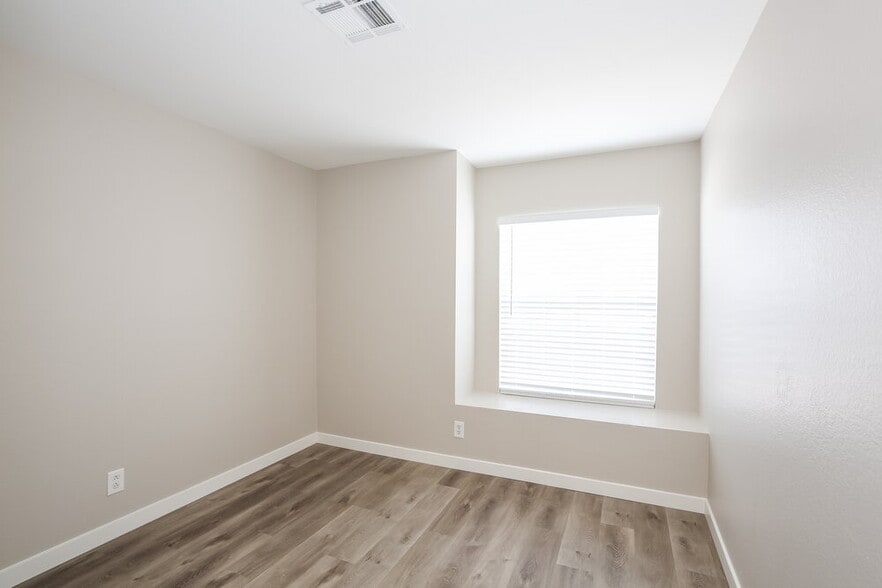 Building Photo - 3227 W Verde Way