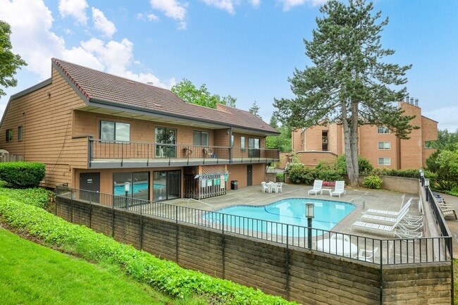 Building Photo - Desirable Lake Oswego Condo 1Bed/1Bath - Mt Park