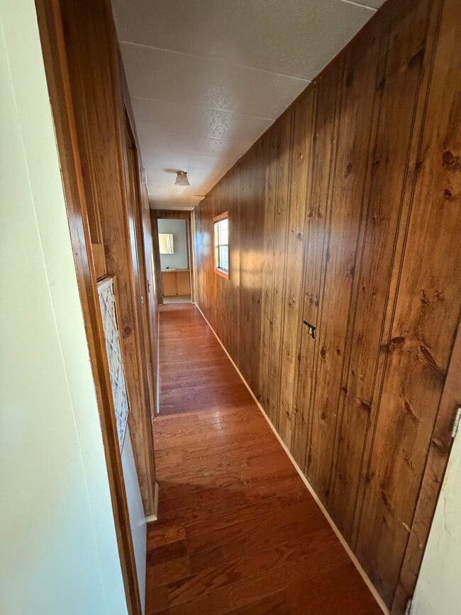 Building Photo - Trailer 9