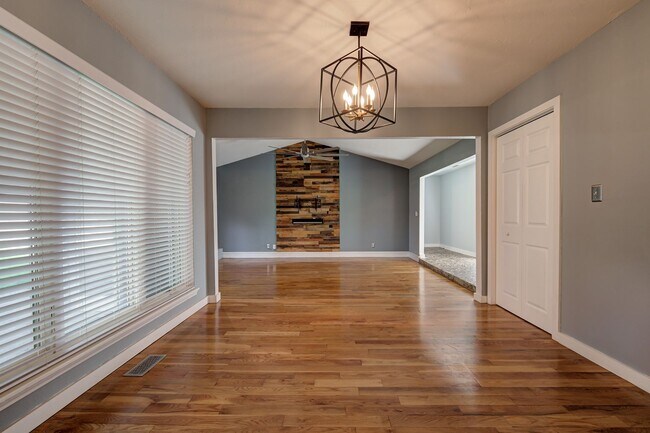Building Photo - 3619 Chatham Ct