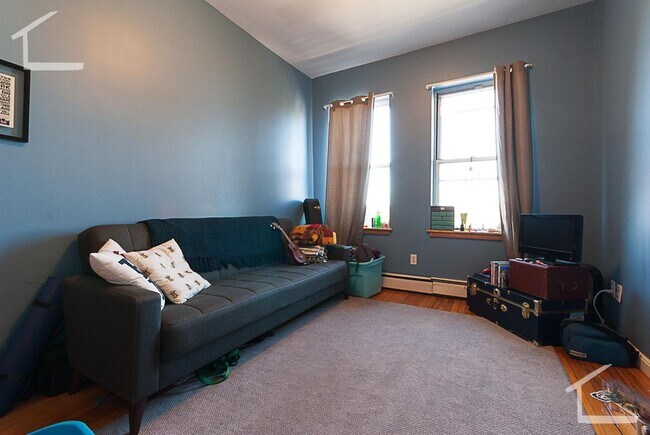 Building Photo - 1 Bedroom close to B/C/D Lines - Heat and Hot Water included