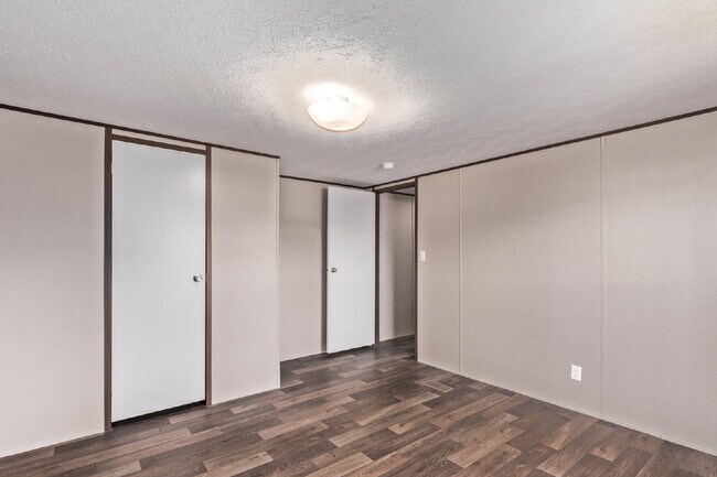 Building Photo - 2 bedroom - 4th st