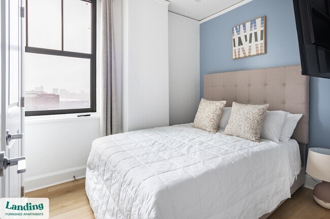 Building Photo - 933 McGee St