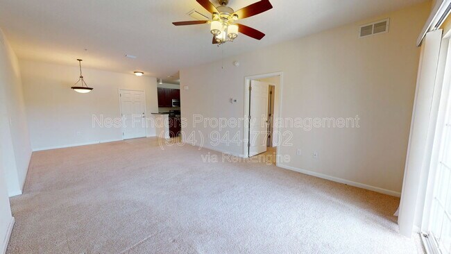 Building Photo - 8201 Green Parrot Rd