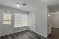 Building Photo - 128 Vandenburg Dr
