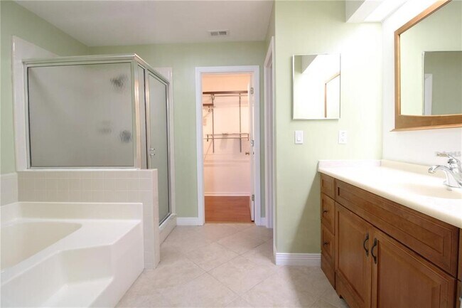 Building Photo - 2210 Maryday Ct