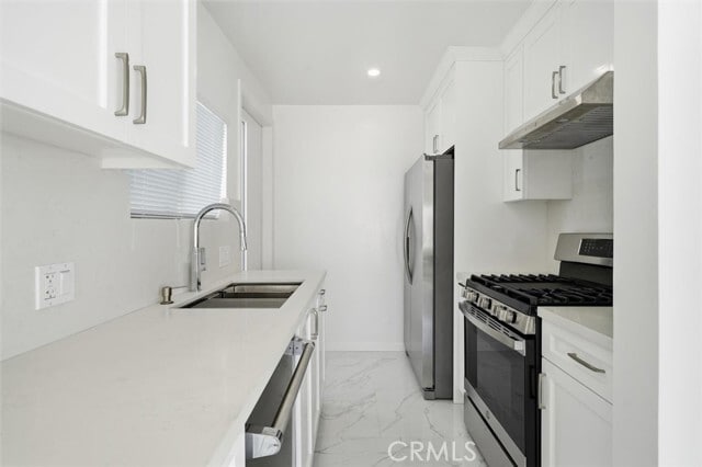 Building Photo - 220 39th St