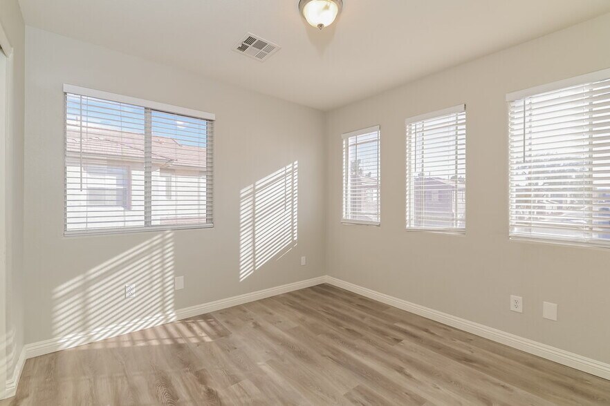 Building Photo - 1454 Louisiana Lakes Ave