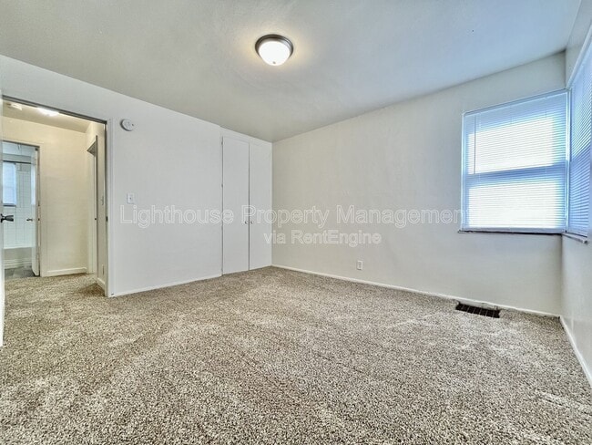 Building Photo - 1215 Ottillia St SE