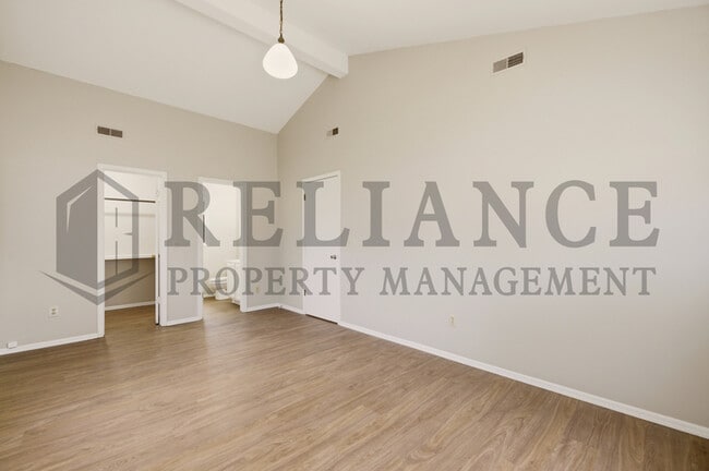 Building Photo - 5026 W Newell St