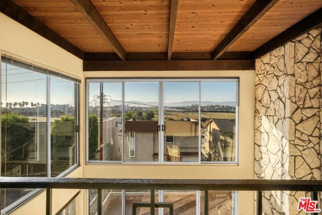 Building Photo - 364 Pershing Dr