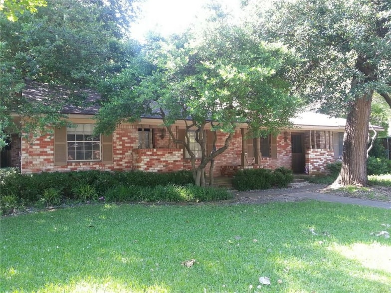 Primary Photo - 7555 Brentcove Cir