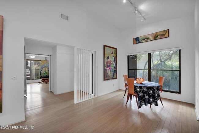 Building Photo - 2437 Burgundy Ct