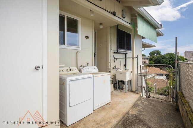 Building Photo - 2133 Metcalf St