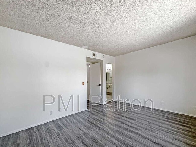 Building Photo - 8941 Mint Ave