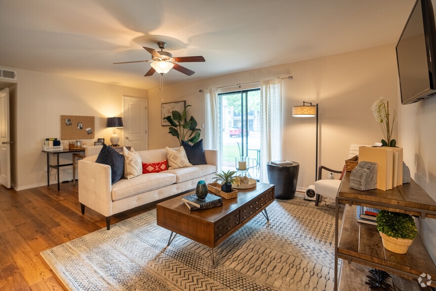 1BR, 1BA – 850SF -Living Room - Grand Highlands Apartments