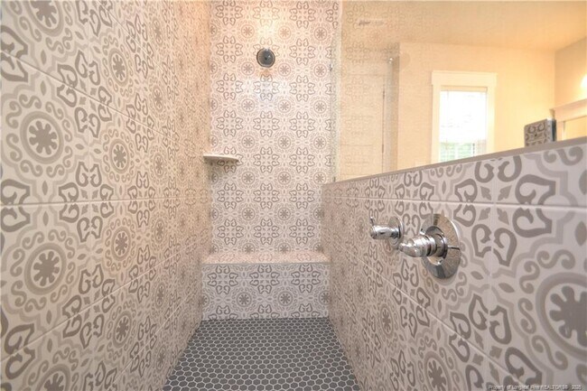 Building Photo - 544 Basin Hl Dr