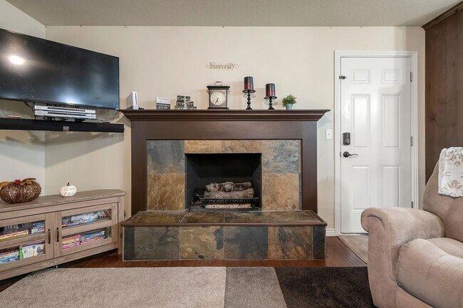 Building Photo - Beautiful 4 Bedroom Home in Sandy!