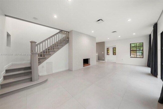 Building Photo - 151 NE 43rd St