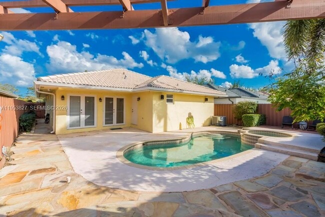 Building Photo - 4370 SW 82nd Ave