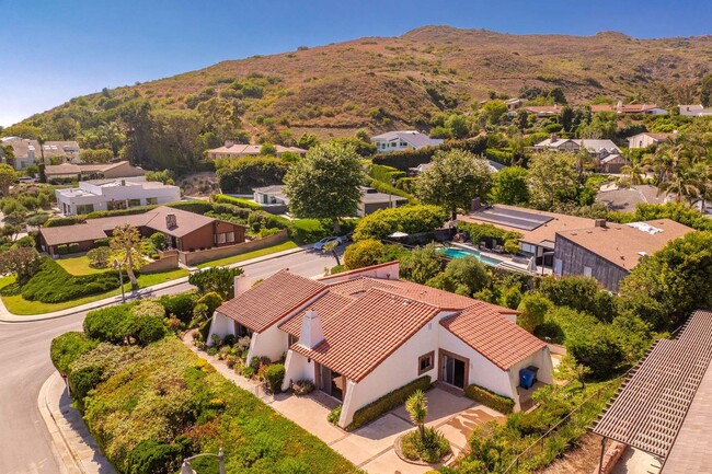 Building Photo - 3636 Malibu Country Dr