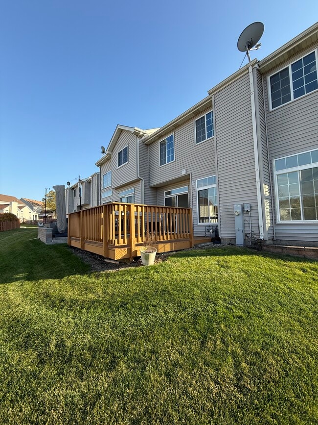 Building Photo - 921 Mesa Dr