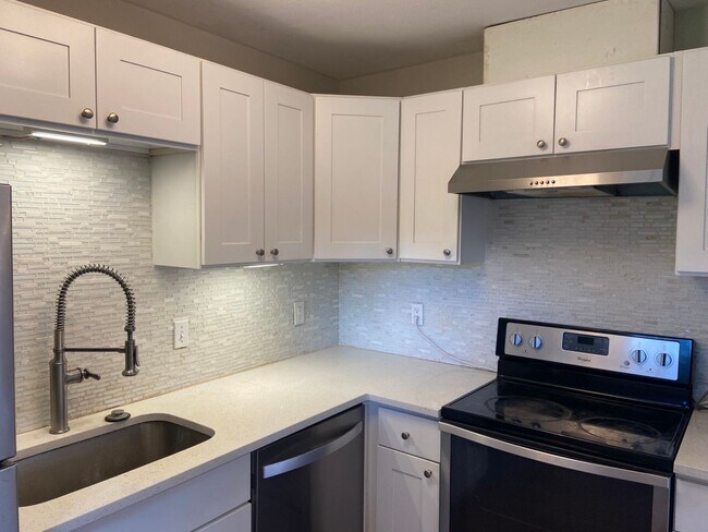 Building Photo - Charming 3 Bedroom, 1 Bath Home in Portland offering Comfortable Living with Central AC!