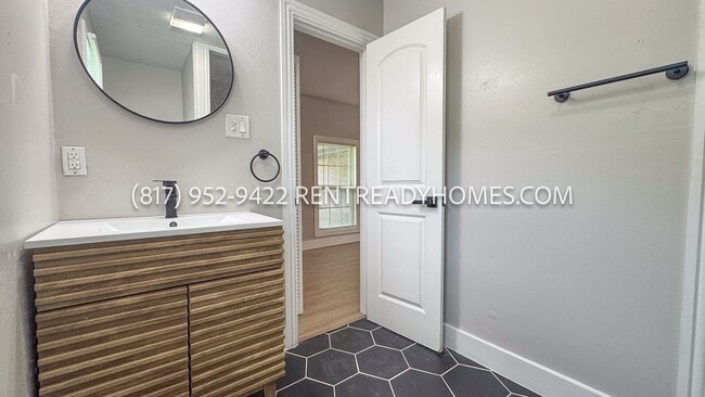 Building Photo - 2613 Fairbrook St