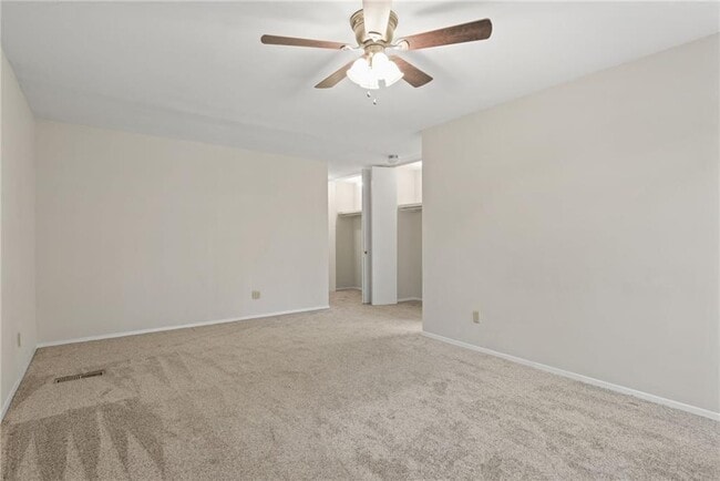 Building Photo - 705 Edgewater Trail