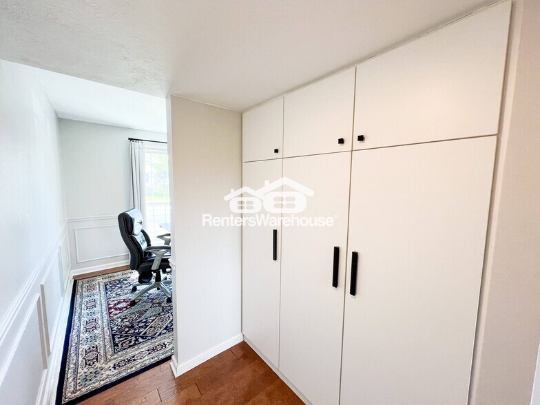Building Photo - 8627 W Fremont Pl