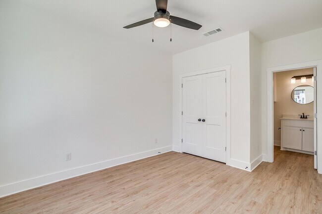 Building Photo - 2335 Benbrook Blvd