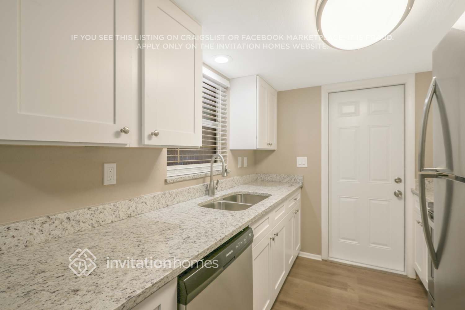 Building Photo - 5135 Kiwi Dr