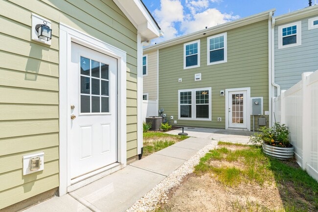 Building Photo - Stylish 4-Bedroom Townhome with Backyard O...