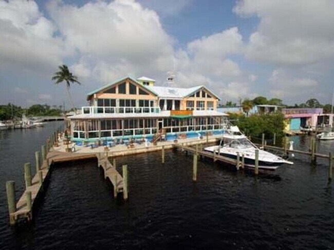 Building Photo - 7914 SE Villa Cir