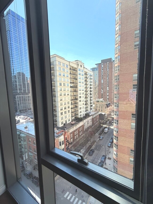 Building Photo - 845 N State St