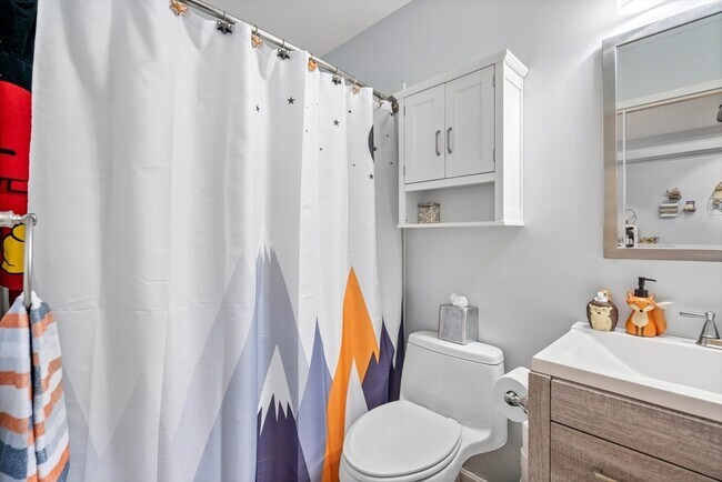 Building Photo - 106 13th St