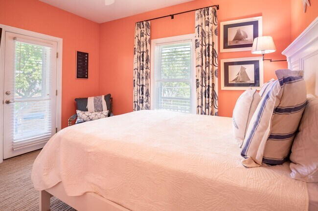 Building Photo - PERFECT SINGLE FAMILY OFF-SEASON MONTHLY R...