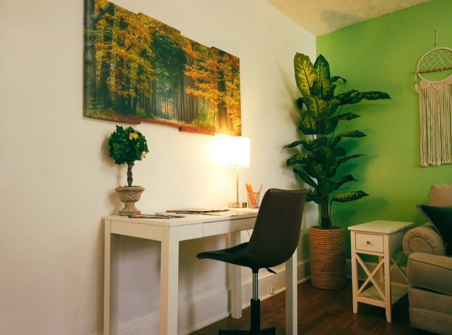 Building Photo - 171 W Meeting St