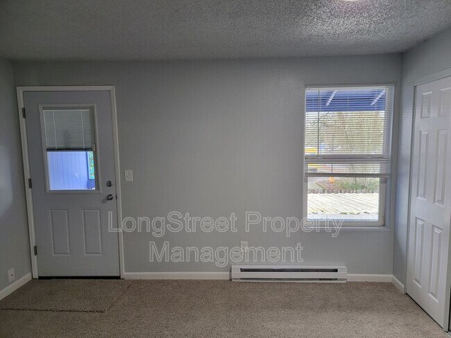 Building Photo - 3141 N Shore Dr SE