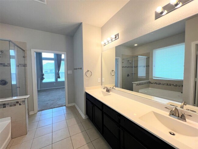 Building Photo - 613 Palmilla St
