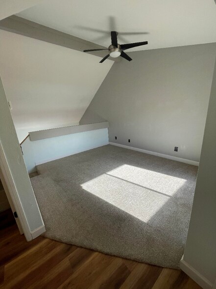 Building Photo - 4240 N Longview Ave