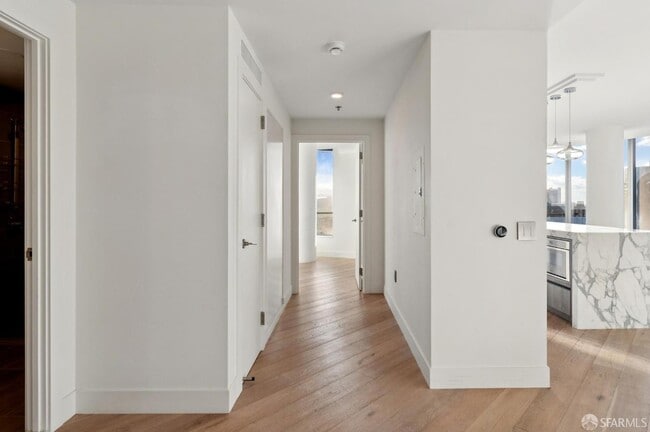 Building Photo - 201 Folsom St