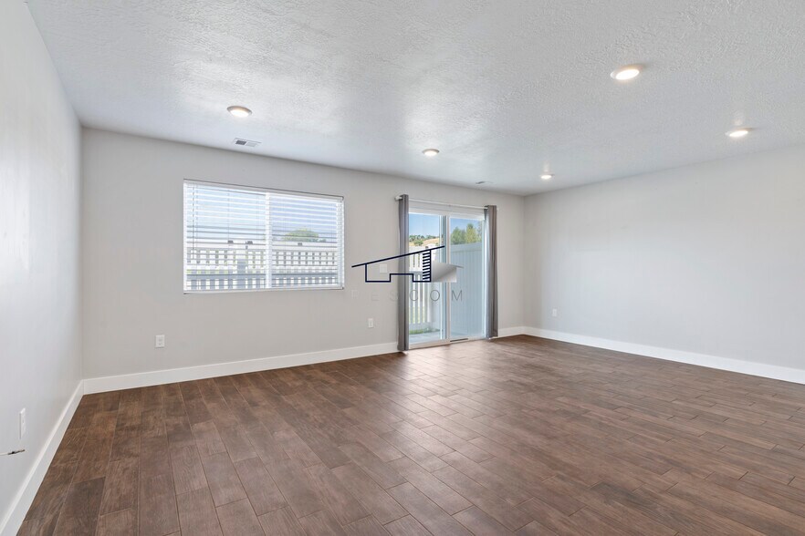Building Photo - 6471 S Aspen Ln
