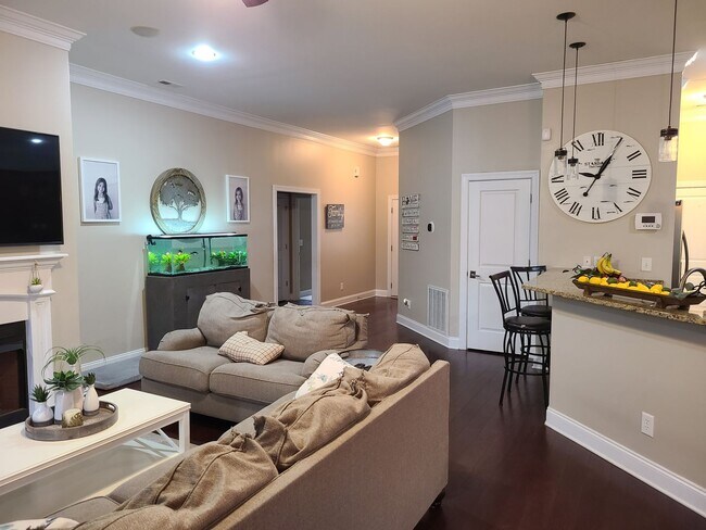 Building Photo - Beautiful unfurnished 3 bedroom, 2.5 bath ...