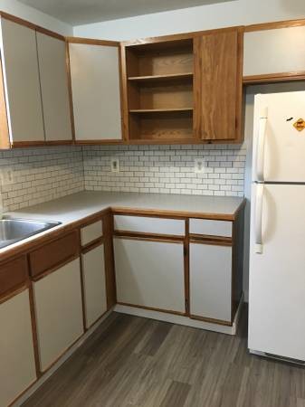 Building Photo - 731 Pleasant St